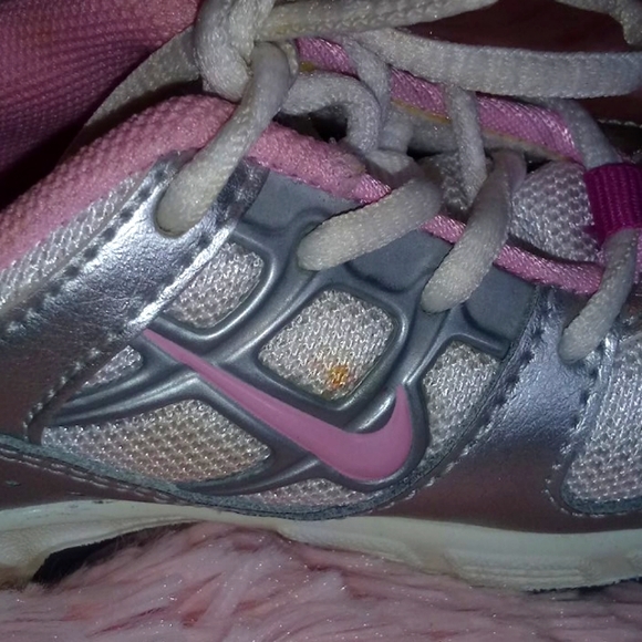 Kids' Nike Shoes - Picture 4 of 7